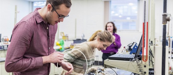 Le nouveau statut de « jeune entreprise de croissance », qui ouvre droit à certains avantages fiscaux et sociaux, ne peut être accordé qu’aux entreprises de plus de 3 ans.