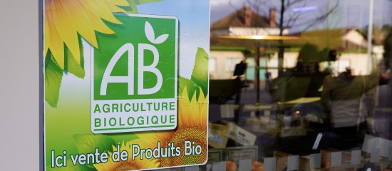 Les surfaces cultivées en agriculture biologique représentent désormais 8,5 % de la surface agricole utile totale en France.