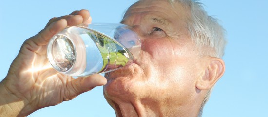 Le Plan National Canicule fait le point sur les bonnes réactions que les associations doivent adopter pour protéger les personnes fragiles lors de fortes chaleurs.