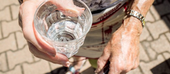 Les associations accueillant des personnes fragiles doivent les protéger contre les fortes chaleurs.