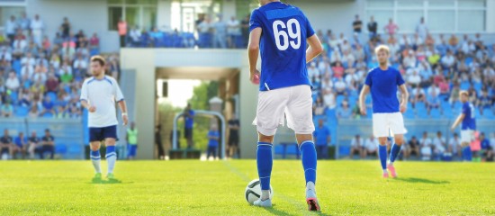 La relation entre la Fédération Française de Football et ses officiers de liaison ne peut être requalifiée en contrat de travail.