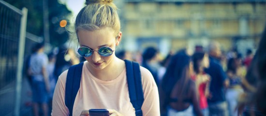 Le ministère de l’Éducation nationale met à la disposition des directeurs d’établissements des outils pour gérer au quotidien l’interdiction du téléphone portable.