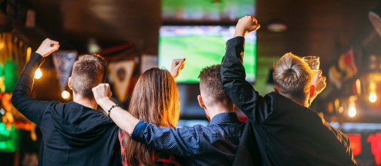 L’interdiction faite à des supporters d’une équipe de football de se rendre à un match ne porte pas atteinte à la liberté d’aller et venir lorsque leur présence est susceptible d’occasionner des troubles graves à l’ordre public.