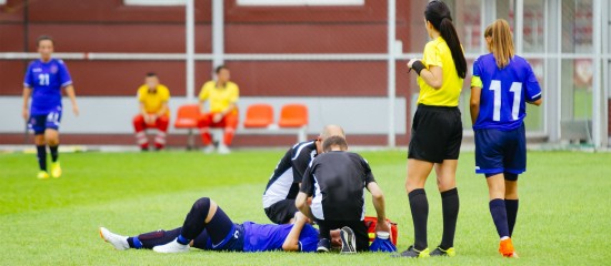 Les fédérations sportives sont désormais tenues de former les arbitres et les juges aux gestes qui sauvent.