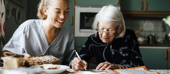 Les effectifs salariés des associations œuvrant dans le secteur sanitaire et social ont augmenté de 0,6 % en un an.