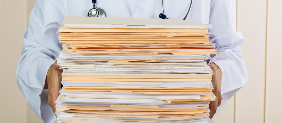 Une étude publiée fin novembre par la Mutuelle du Médecin confirme le caractère extrêmement chronophage des tâches administratives dans l’emploi du temps des médecins généralistes.