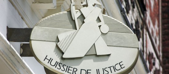 Même si elle est quelquefois mal perçue, la profession d’huissier de justice est considérée comme utile au bon fonctionnement de la société par plus de 4 Français sur 5.