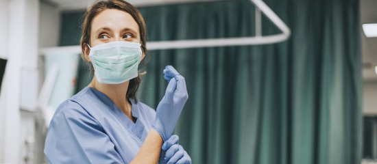 Une ordonnance publiée en juillet met en place une obligation de certification périodique pour les infirmiers à partir du 1 janvier 2023. Son objectif est d’améliorer la qualité des soins et l’efficacité du système de santé.