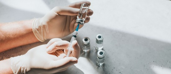 Alors que la profession a largement participé à la campagne de vaccination contre le Covid-19, la Haute autorité de santé (HAS) recommande d’ouvrir la prescription et l’administration de certains vaccins aux infirmiers.