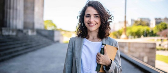 La participation des notaires déjà installés au tirage au sort des offices à créer ne porte pas préjudice aux nouveaux diplômés qui souhaitent s’installer.