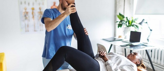 Une expérimentation permettant aux patients d’avoir directement accès à un masseur-kinésithérapeute sans ordonnance est mise en place pendant 5 ans.