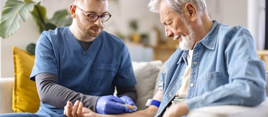 Certaines prestations servies par le régime d’assurance invalidité-décès des auxiliaires médicaux libéraux de la Carpimko, la caisse de retraite et de prévoyance des infirmiers, masseurs-kinésithérapeutes, pédicures-podologues, orthophonistes et orthoptistes sont revues à la baisse.