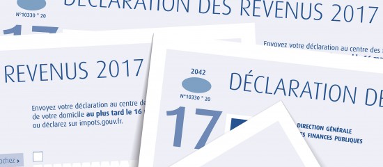 Comme chaque année, les contribuables doivent souscrire une déclaration personnelle de revenus. À ce titre, si leur revenu fiscal de référence de 2016 excède 15 000 €, la déclaration doit en principe être remplie en ligne. Voici une présentation des principales règles et nouveautés à connaître pour mener à bien cette obligation.