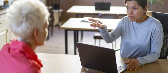 Dans une association, la demande d’autorisation de licencier un salarié protégé doit être déposée à l’inspection du travail par la personne qui, selon les statuts, a la compétence pour engager une procédure de licenciement.