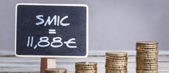 Au 1 novembre 2024, le taux horaire brut du Smic passe de 11,65 € à 11,88 €.