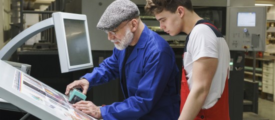 Le bénéfice et le montant de l’aide financière accordée à l’employeur qui recrute un apprenti dépendent de la date de conclusion du contrat d’apprentissage…